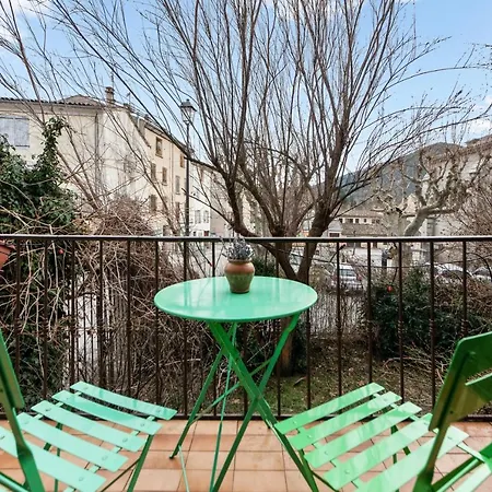 Cocooning A 30 M² Avec Balcon Barrême