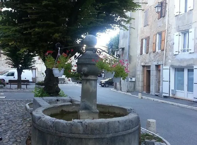 Cocooning A Barreme, 30 M² Avec Balcon *