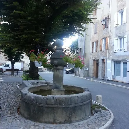 Cocooning à Barrême, 30 M² Avec Balcon *